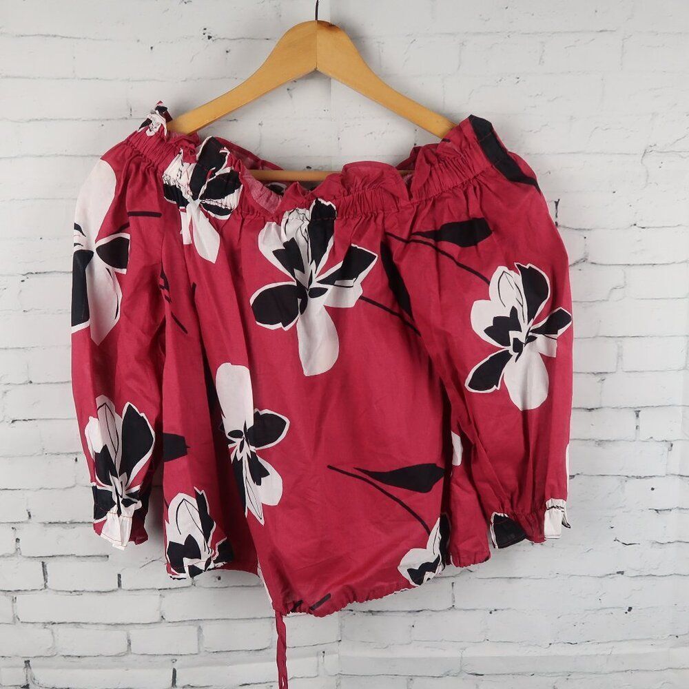 WHO WHAT WEAR DEEP PINK WITH BLACK & WHITE FLORAL DESIGN OFF THE SHOULDER TOP XS